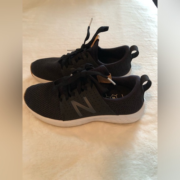 New Balance black sneakers SZ 6 EUC - Picture 2 of 7
